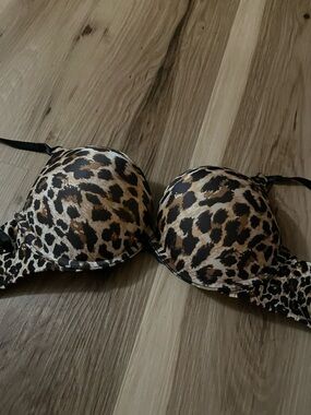 Victoria’s Secret Miraculous Plunge 34B Black Cheetah Print Bra